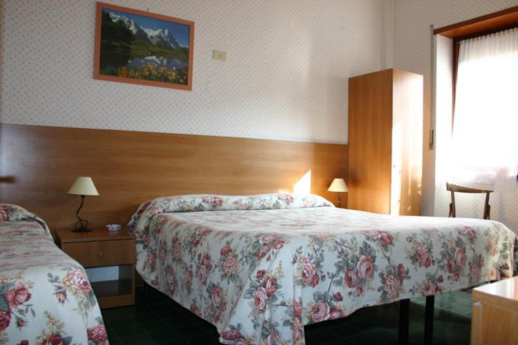Albergo Anna ชัมปีโน ห้อง รูปภาพ